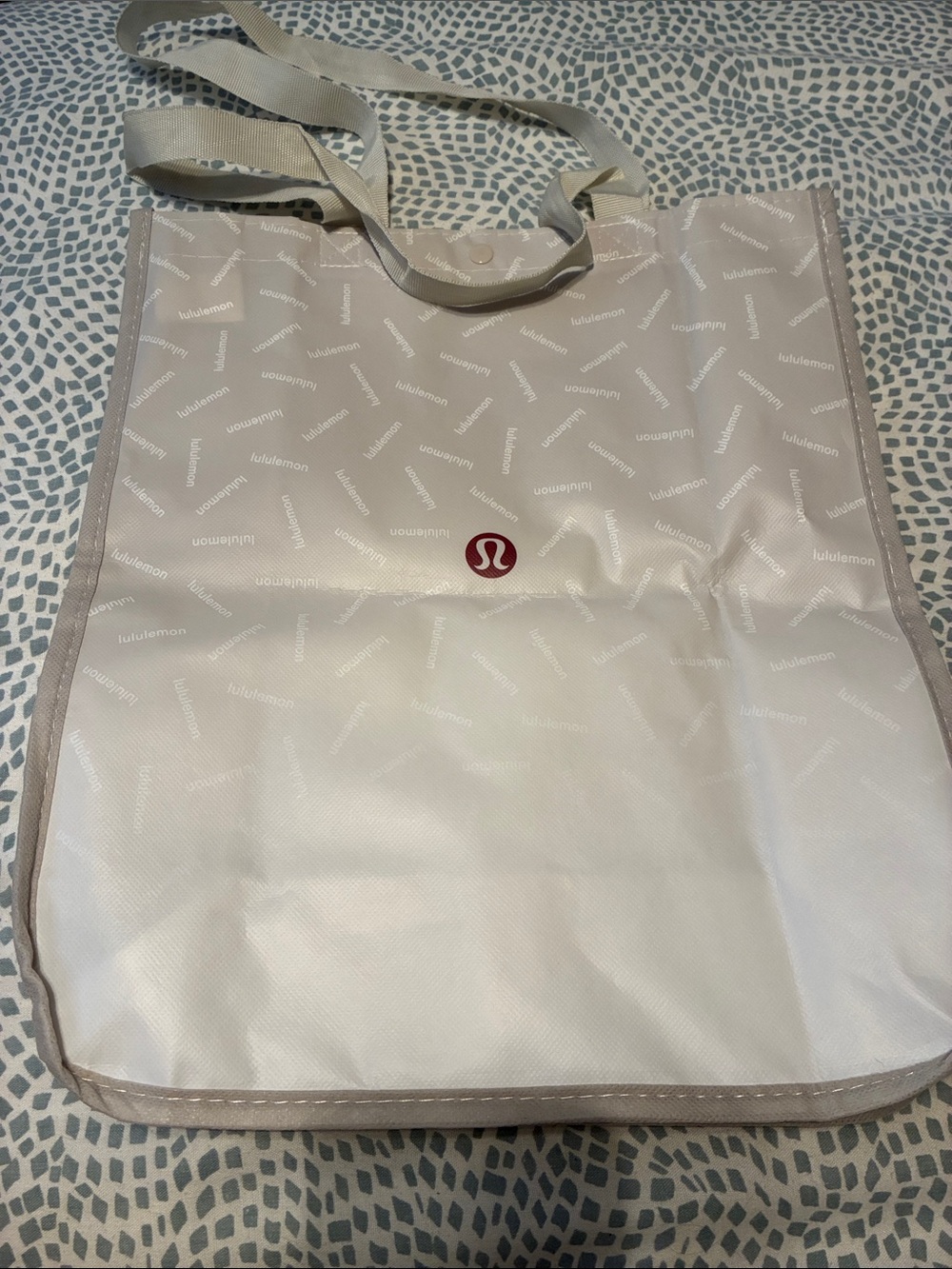 lululemon athletica Cream Tote with Red Logo - Picture 2 of 7